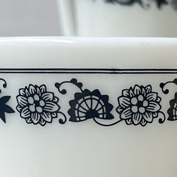 4 Pyrex Milk Glass Vintage Old Town Blue Onion 1410 Coffee Tea Cup Mugs Lot of 4 - Picture 8 of 13